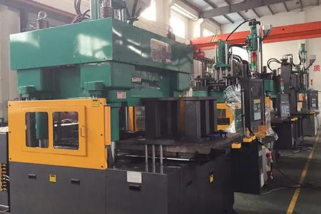 伺服節(jié)能精密注塑機(jī)多少錢一臺(tái)？至少3萬(wàn)元以上！